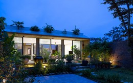 Nhìn hoang sơ, dân dã nhưng vào bên trong, bạn sẽ choáng ngợp với vẻ hiện đại của căn nhà