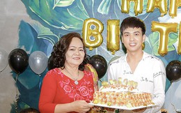 Hồ Quang Hiếu tổ chức sinh nhật cùng fan và người thân tại nhà riêng