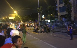 [NÓNG] Thanh sắt giàn giáo rơi xuống đường Hà Nội giờ cao điểm đè trúng 3 xe máy, 1 phụ nữ thiệt mạng
