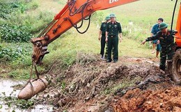 Phát hiện quả bom nặng 300kg dưới mương nước ở Nghệ An