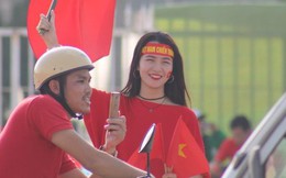 Sân Mỹ Đình: Nhiều hot girl có mặt từ sớm tiếp lửa cho đội tuyển Việt Nam gặp Malaysia