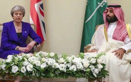 Sự thật đằng sau bức ảnh Thủ tướng Anh mặt lạnh băng khi nói chuyện với Thái tử Ả-rập Xê-út