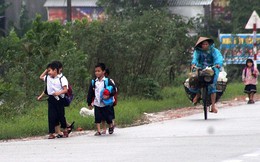 Hàng trăm học sinh Thừa Thiên-Huế nghỉ học vì ngập cục bộ