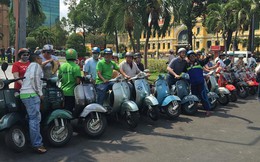 Nghề mới dịp Tết: Lái xe Vespa chở khách dạo phố