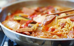 Budae Jjigae: Món lẩu quốc dân người Hàn ai cũng biết nhưng lại có nguồn gốc thật buồn