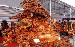 “Choáng” với bức tượng Phật Di Lặc bằng gỗ hương giá 1,2 tỉ đồng