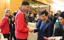 Tuyển Việt Nam về quê ăn Tết, Bộ trưởng Nguyễn Ngọc Thiện tặng lì xì
