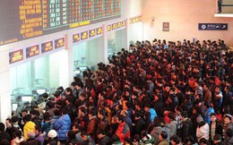Trung Quốc: Du khách tuyệt vọng dùng trăm phương ngàn kế để "hack" vé tàu những ngày giáp Tết