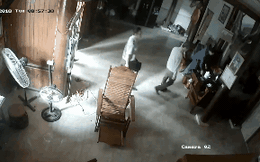 Vụ tố cán bộ QLTT lấy tiền: Chỉ vào mua thuốc nhưng vì bệnh nghề nghiệp nên làm việc luôn