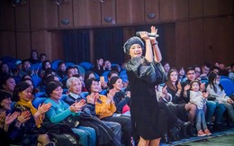 Ngọc Khuê lưu diễn ở châu Âu, cháy hết mình dù hát ở sân khấu nhỏ