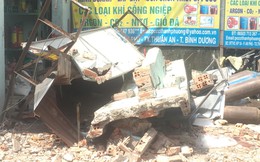 Sập công trình nhà ở đang tháo dỡ, 2 người bị đè trúng mắc kẹt phía dưới