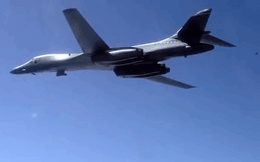 Máy bay ném bom B-1B tái xuất, Mỹ tập kích ồ ạt vào Syria rồi mới rút: Kịch hay bất ngờ?