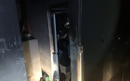Giải cứu đôi nam nữ trong căn nhà bốc cháy ở Sài Gòn