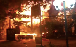 Cháy quán bar trong đêm, hơn 70 người hốt hoảng chạy thoát thân