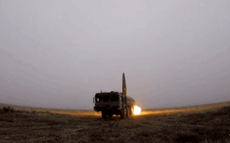 Uy lực tổ hợp tên lửa Iskander lừng danh của Nga