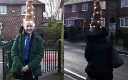 Nữ sinh 'chơi trội' tạo kiểu tóc cây thông Giáng sinh thêm cả đèn trang trí lấp lánh đến trường