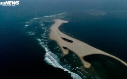 Đảo cát khổng lồ nổi giữa biển Cửa Đại 'biến hình' liên tục không theo quy luật