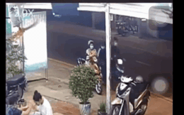 CLIP: Pha cướp giật nhanh như chớp khiến cả quán ăn "dừng hình"