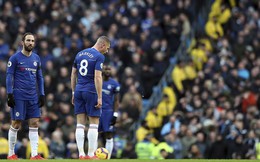 Hạ nhục Chelsea, Man City dìm thầy trò Sarri xuống đáy khốn cùng, trao "ghế" cho Quỷ đỏ