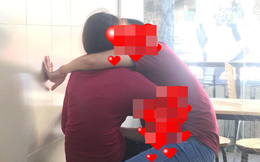 Trong quán trà sữa, "bàn tay hư" của chàng trai cùng bạn gái khiến nhiều người đỏ mặt
