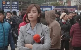 Nữ phóng viên Hàn Quốc xinh đẹp gây ấn tượng mạnh khi tác nghiệp ở ga Đồng Đăng