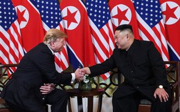 TT Donald Trump bắt chặt tay Chủ tịch Kim Jong Un sau 260 ngày gặp lại: Tương lai Triều Tiên sẽ vô cùng xán lạn