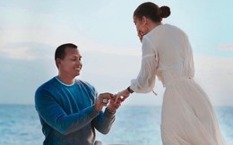 Sau khi khoe nhẫn siêu khủng, Jennifer Lopez tiếp tục tung loạt ảnh cầu hôn đẹp như phim ngôn tình