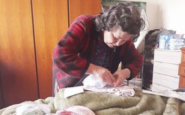 Mẹ chồng người Ý dán 5 mảnh giấy lên túi đồ của con dâu Việt, nội dung khiến tất cả xúc động