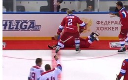 Mải chào khán giả, Tổng thống Putin bổ nhào trên sân khúc côn cầu