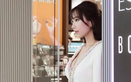 Min mặc gợi cảm gây bất ngờ
