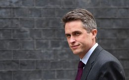 Tiết lộ cuộc điện thoại khiến Bộ trưởng Quốc phòng Anh mất chức