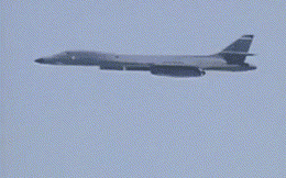 "Chiến hạm bay" B-1B Lancer: Sáng ném bom Taliban, chiều không kích Triều Tiên?