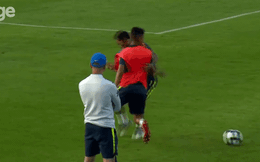 Ngôi sao 19 tuổi bị kéo ngã "sấp mặt" trên sân tập vì dám "xâu kim" Neymar