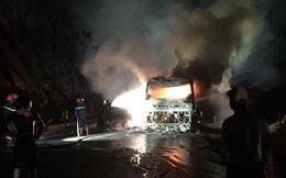 Xe khách giường nằm bốc cháy dữ dội, 30 hành khách tháo chạy thoát thân