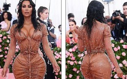 Kim Kardashian gây sốc với thân hình 'đồng hồ cát' kỳ dị