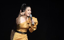 Dương Hoàng Yến mặc gợi cảm, hát hit 30 triệu view