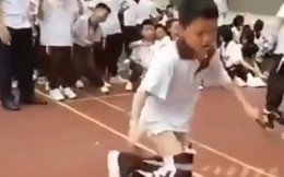 Sợ rớt môn Thể dục, cậu học sinh cố nhảy dây đến mức tụt cả quần vẫn không ngừng lại khiến dân mạng cười bò