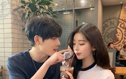 Chuyện tình hài hước của "đôi đũa lệch" chênh nhau 19 tuổi, nhưng dân mạng cười bò chỉ ra "thuyết âm mưu" phía sau