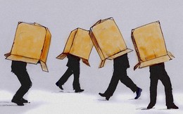Đàn kiến cần mẫn tha mồi về tổ đợi mùa đông đến, còn con người chây ì kiếm tiền chỉ biết hưởng thụ: An nhàn trước mắt, tương lai muộn phiền!
