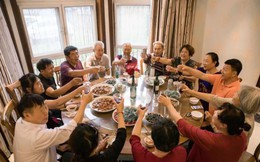 Tình bạn trong mơ: 14 người già cô đơn tự thuê hai căn biệt thự ngoại ô cùng nhau sống trọn vẹn những năm tháng cuối đời