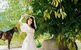 Hoa hậu Tiểu Vy khoe vai trần quyến rũ ở tuổi 19