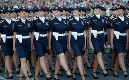 7 ngày qua ảnh: Nữ quân nhân Belarus xinh đẹp duyệt binh mừng ngày quốc khánh