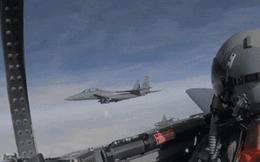 Tiêm kích F-15E KQ Mỹ chất đầy bom chùm quần thảo Vịnh Ba Tư: "Xé nát" tàu tấn công Iran?