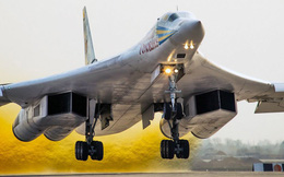 Máy bay ném bom chiến lược của Mỹ "hít khói" Tu-160 Nga trên mọi tiêu chí