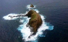 Cả thế giới đang sửng sốt vì tảng đá hình voi khổng lồ ở Iceland quá giống thật, khi chụp flycam từ trên xuống còn sốc hơn!