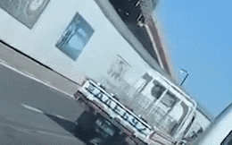 Người đàn ông trộm xe tải, đâm vào nhân viên kiểm tra hòng chạy trốn