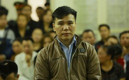 Nam ca sĩ Châu Việt Cường òa khóc trước tòa, đã biết mẹ mất vì tai nạn giao thông