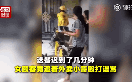 Shipper giao hàng chậm vài phút, người phụ nữ hung hãn đuổi theo đánh cho 'lên bờ xuống ruộng' mới hả cơn giận
