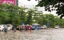 Đường Hà Nội biến thành sông, ô tô  ở Thái Nguyên ngập tới nóc trong sáng nay là do đâu?
