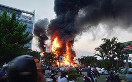 Hải Phòng: Đang cháy lớn tại cửa hàng điện máy Hoàng Gia
